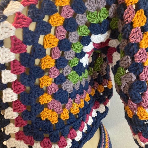 Crochet low rise pants outfit with crop top - Picture 3 of 9